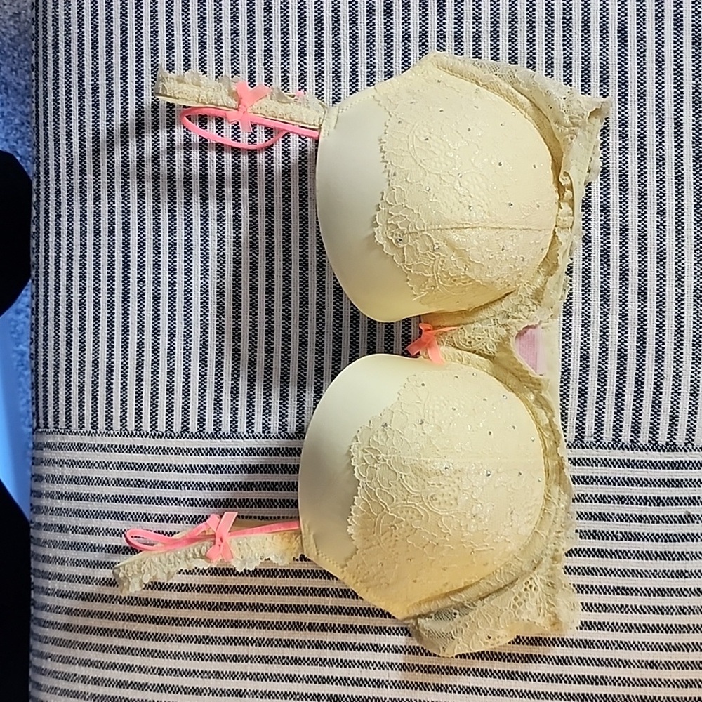 Victoria's Secret Bra Ladies Size 34DD